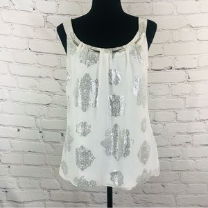 WHITE HOUSE BLACK MARKET SILK WHITE/SILVER SNOW FLAKE BLOUSE SIZE (S)